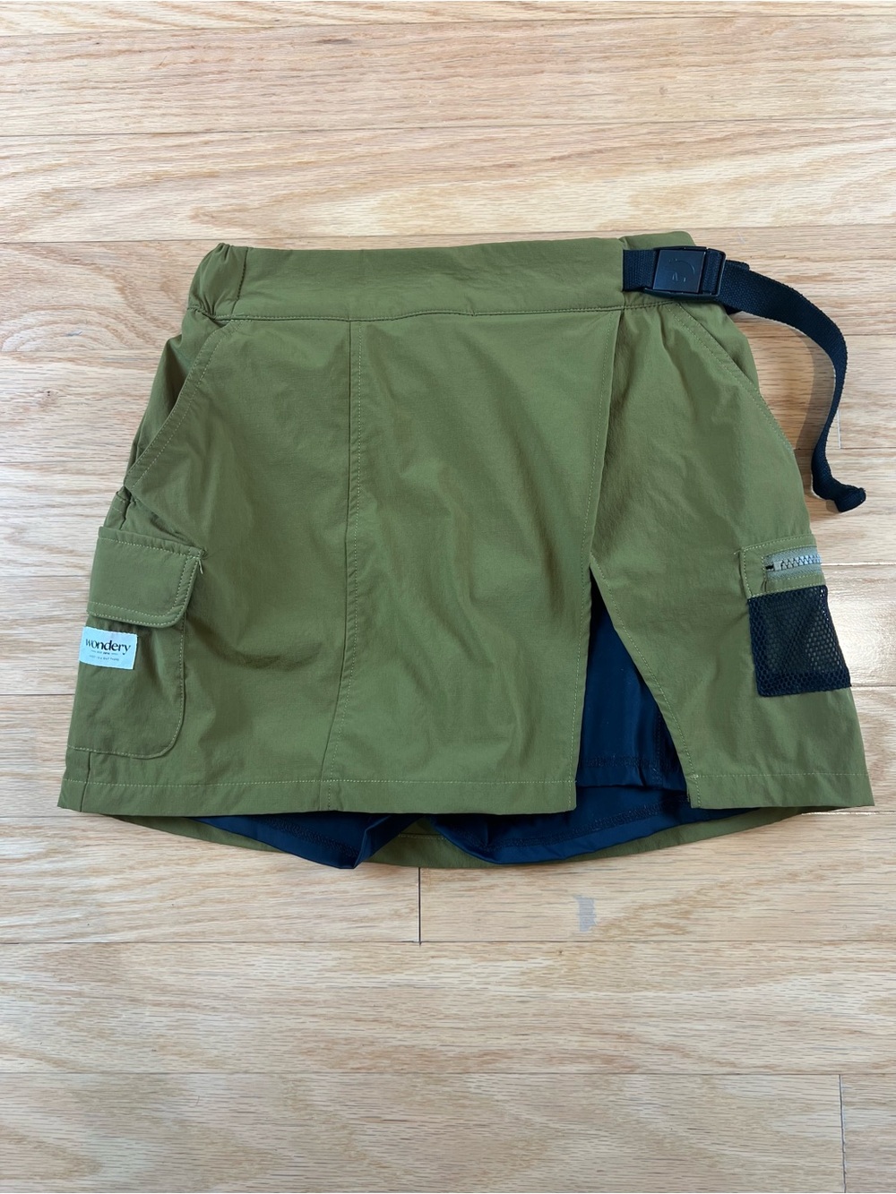 Wondery Outdoors Ephedra Trail Cargo Hiking Skort in Olive - Picture 3 of 13
